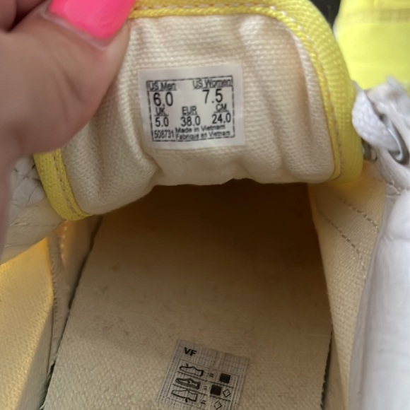 Yellow vans - Picture 3 of 3